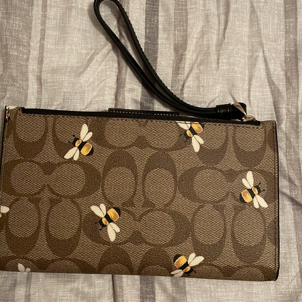 Coach bee wallet